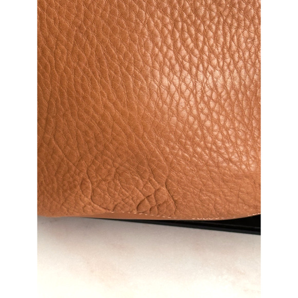 Tahari Bucket Handbag Women’s Tahari Leather Crossbody Bucket Shoulder Handbag - Picture 13 of 16